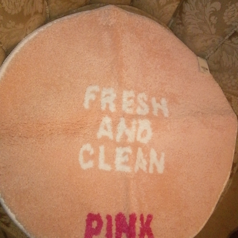Victorias secret PINK bathmat. Peach Fresh & clean